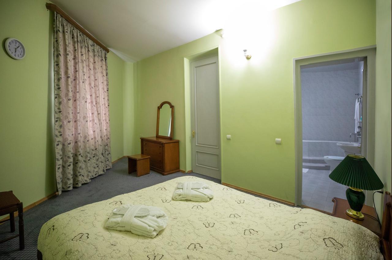 Leader Hotel Gori Exterior foto