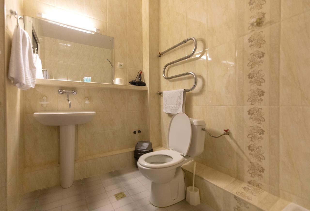 Leader Hotel Gori Exterior foto