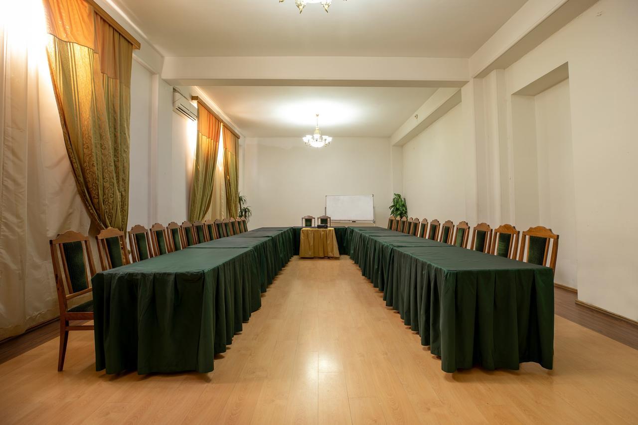 Leader Hotel Gori Exterior foto