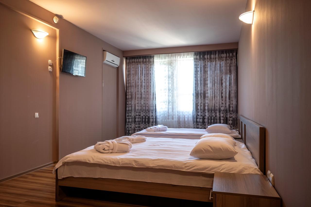 Leader Hotel Gori Exterior foto