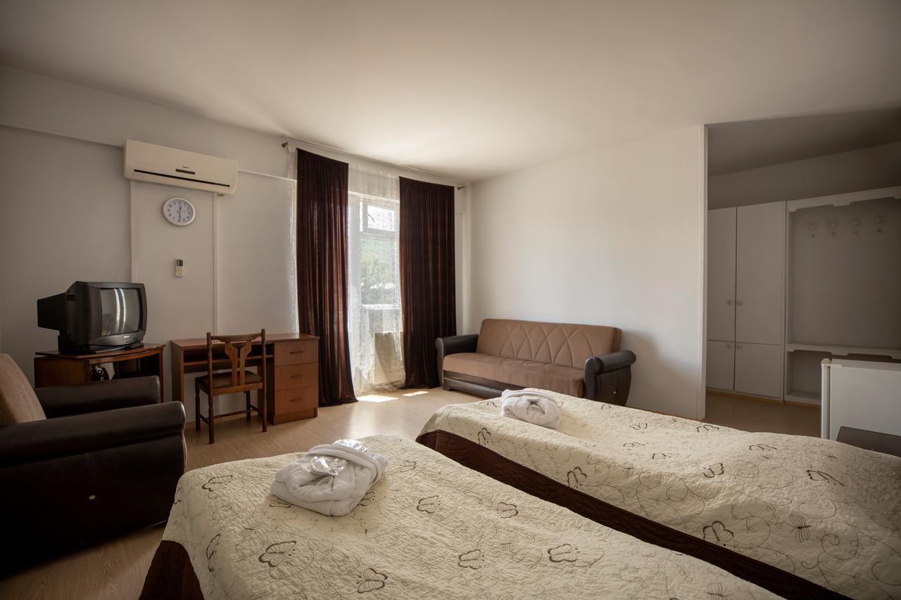 Leader Hotel Gori Exterior foto